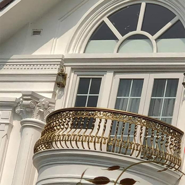16 Zákazkové zábradlie na schodisko z nehrdzavejúcej ocele Vonkajšia paluba Kované návrhy zábradlia na balkón (5)