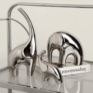 Metal Elephant Family: Elegant Interior Decoration