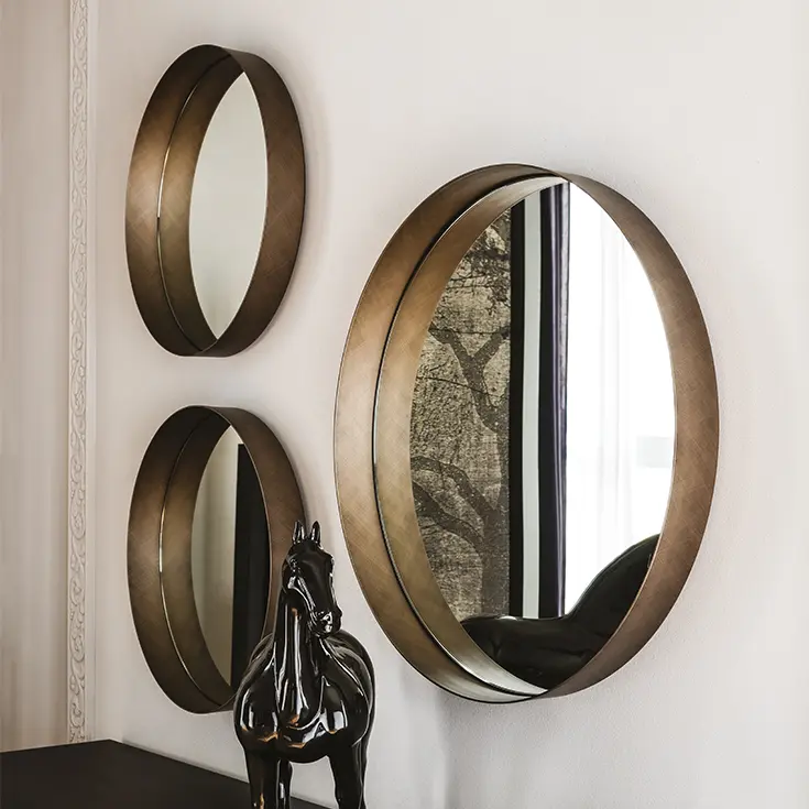 Modern home décor: round mirror with metal frame export