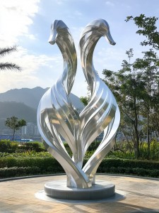 Custom Large Outdoor Metal Sculpture – Polished Stainless Steel Design
