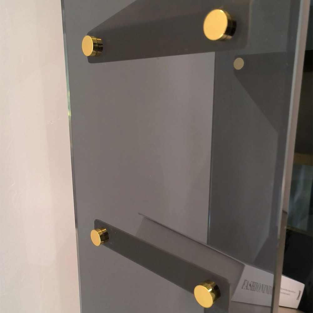 Durability and Robustness of Stainless Steel Display Shelves (4)